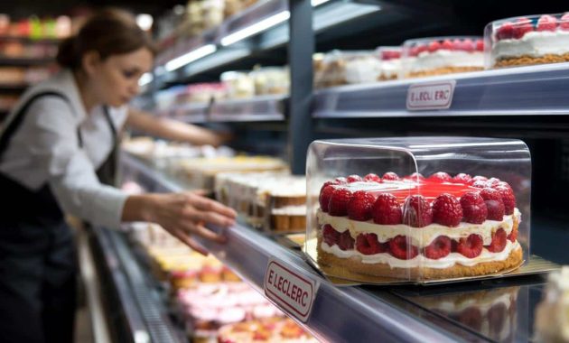 Leclerc issues urgent recall in France of popular raspberry cake dessert over listeria fears