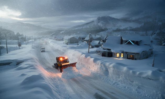 Winter storm warning issued as authorities caution that up to 70 inches of snow could isolate towns for days in a scenario rarely tied to a single storm system